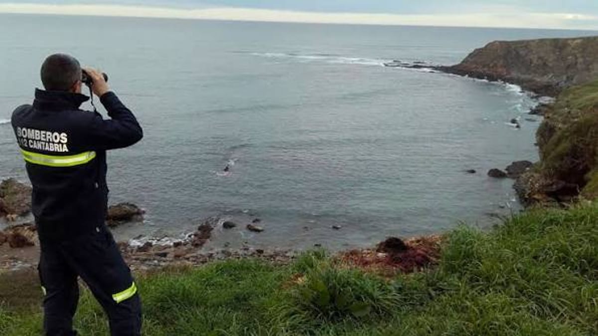 Mar agitado y cielo nublado en la costa cántabra durante condiciones meteorológicas adversas