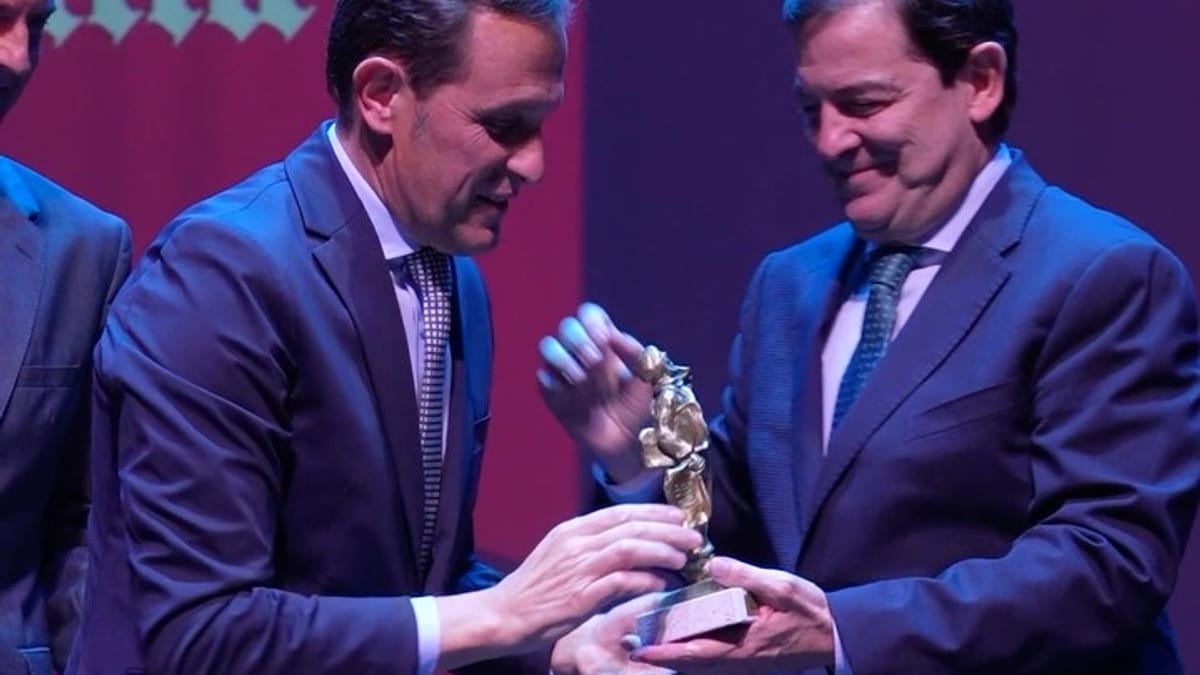 Conrado Íscar recibe el Premio El Norte de Castilla en la categoría Territorio en nombre de Alimentos Valladolid