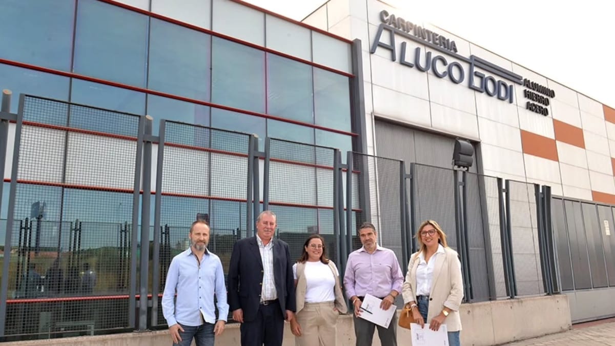 Fachada de Aluco Godi, empresa de carpintería de aluminio y cerrajería metálica en el Polígono de La Carrehuela de Valdemoro