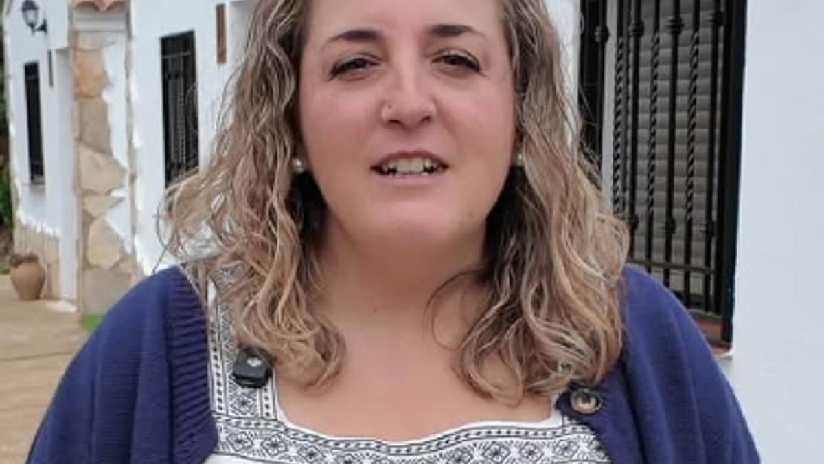Ana, emprendedora de Aldeana, posando en El Cubillo durante el programa de la Semana de Mujeres Rurales de la Diputación de Cuenca