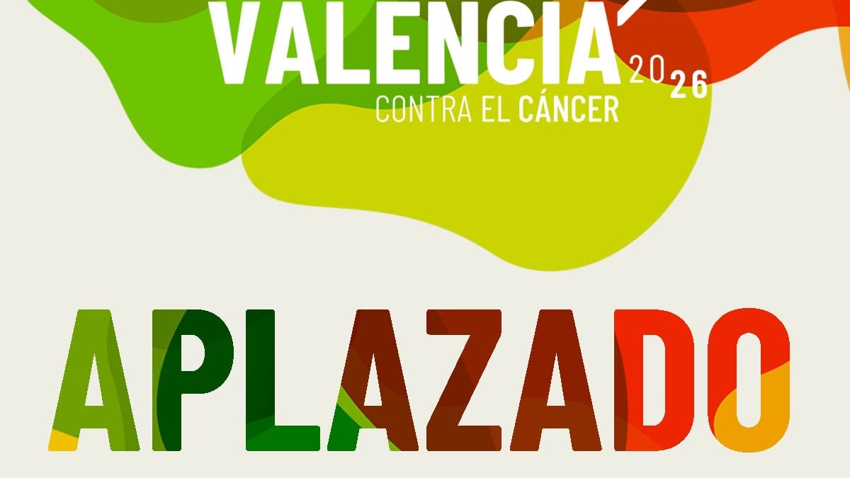 Cartel anunciando el aplazamiento del evento Valencia contra el Cáncer 2026 por alerta naranja