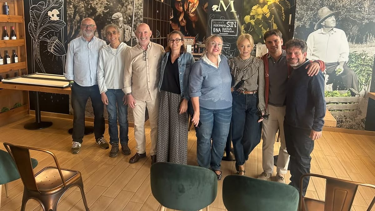 Participantes del I Encuentro de bares y restaurantes de gastronomía sostenible de la Sierra de Aracena y Picos de Aroche organizado por la Diputación de Huelva