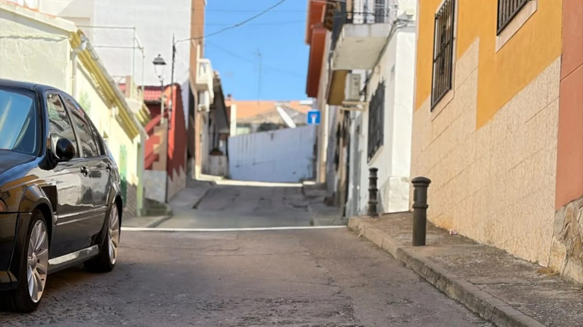 Obras de asfaltado en las calles del casco antiguo de Arganda del Rey