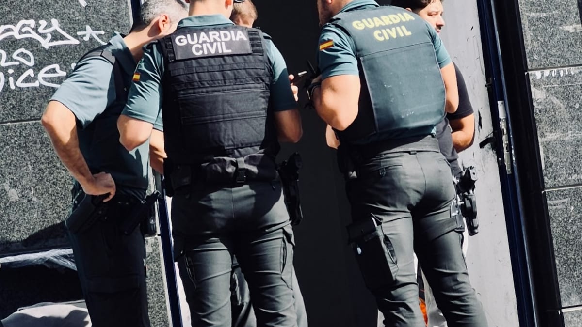 Operación de desokupación en Arganda del Rey con participación de Guardia Civil, Policía Local y autoridades municipales