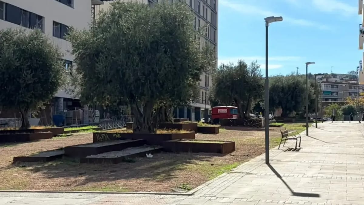 Zona infantil de Arganda del Rey en el barrio del Metro, calle Tren de Arganda