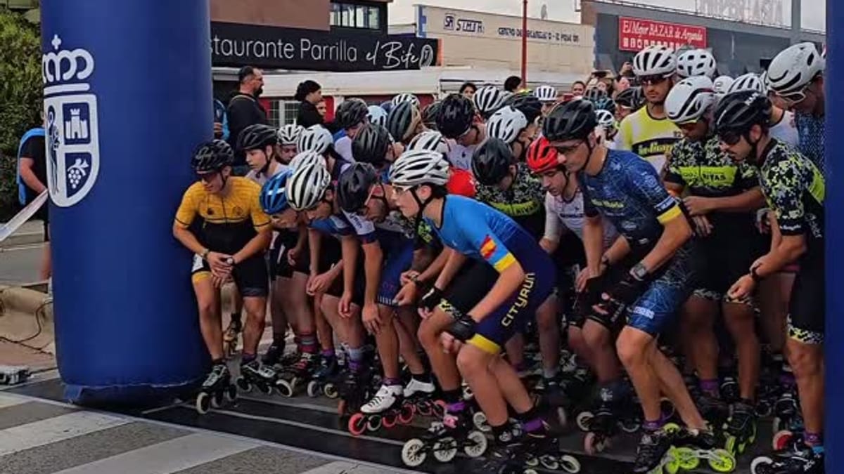 Participantes en la I Media Maratón de Patinaje de Arganda del Rey con más de 200 atletas patinando en circuito