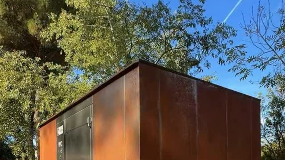 Nuevos aseos públicos autolimpiables en el Parque del Príncipe y Parque del Rodeo de Cáceres