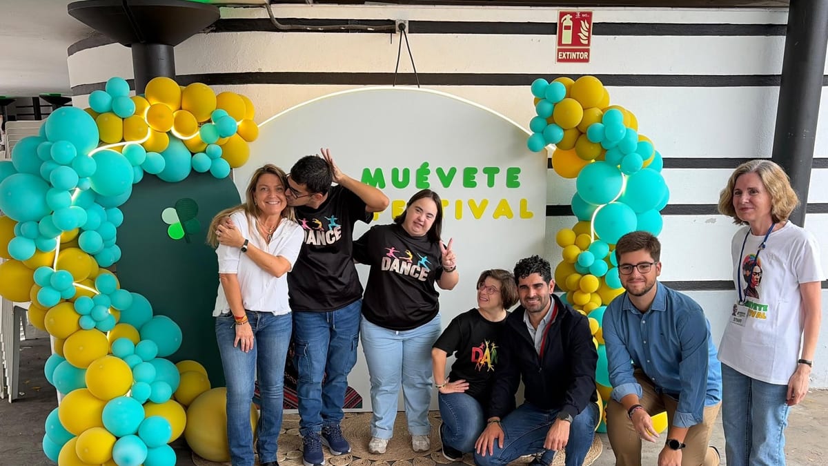 Cartel del Muévete Festival de Asprona en Albacete con actividades de música, danza e inclusión