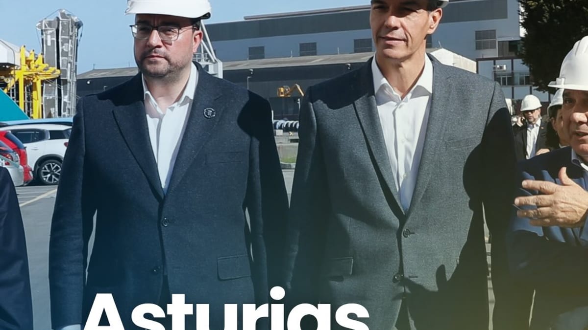 Astillero naval de Asturias con buques en construcción, símbolo de la potencia industrial naviera asturiana