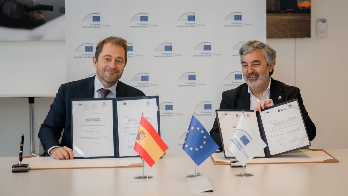 Firma de acuerdo entre el Gobierno de Asturias y el Banco Europeo de Inversiones para infraestructura de agua, con logos de ambas instituciones