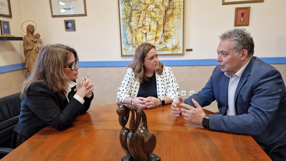Reunión de trabajo en la Consejería de Derechos Sociales del Principado de Asturias sobre el programa de prevención de separación de menores