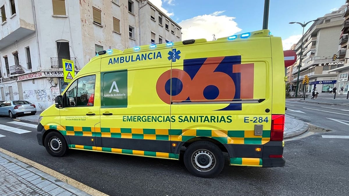 Ambulancia de emergencias sanitarias de la Junta de Andalucía