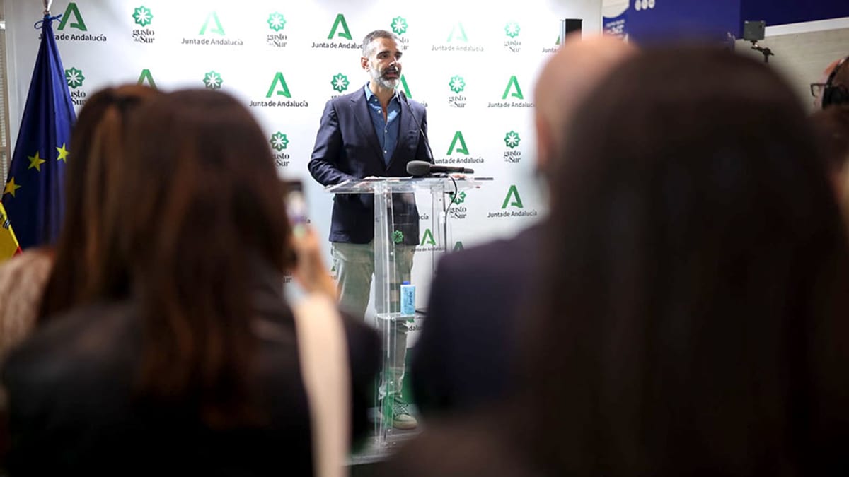 Conferencia de prensa del consejero de Agricultura de la Junta de Andalucía sobre convocatoria de ayudas agroalimentarias
