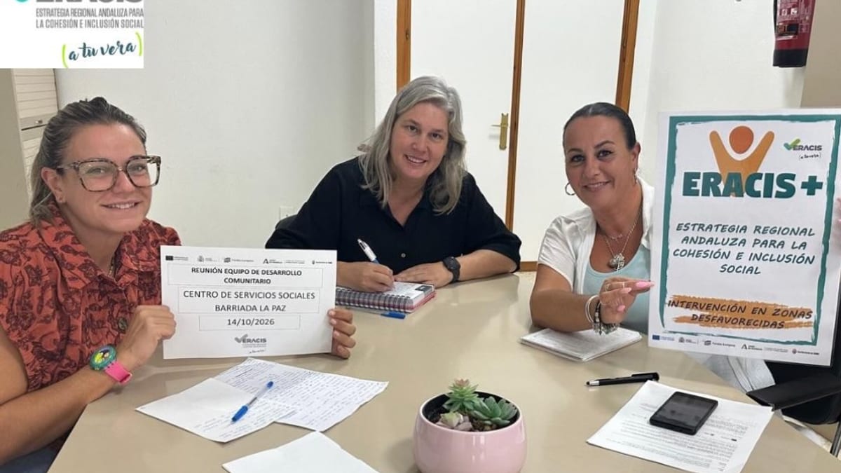 Reunión del equipo de Desarrollo Comunitario de ERACIS+ del Ayuntamiento de Cádiz en el Centro de Servicios Sociales Barriada La Paz