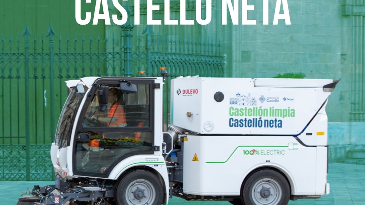Cartel de bienvenida a Castelló Neta del Ayuntamiento de Castellón con logo del servicio de residuos y limpieza viaria con flota 100% eléctrica