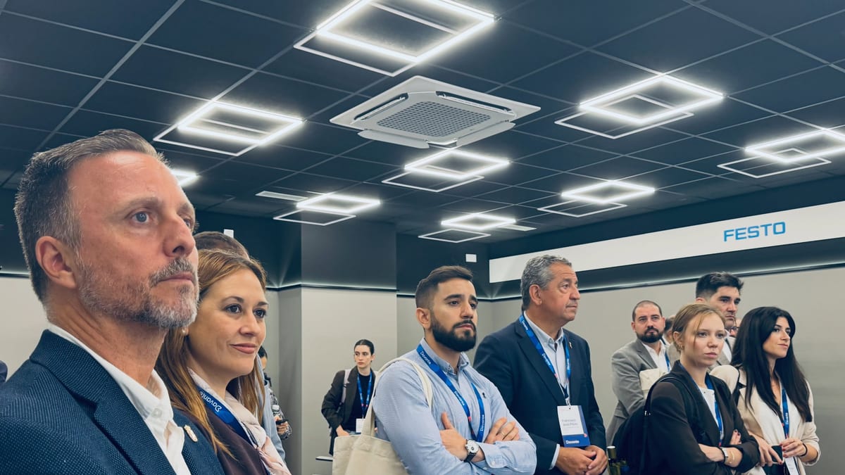 Visita del Ayuntamiento de Pinto al Centro Tecnológico Davante con autoridades municipales