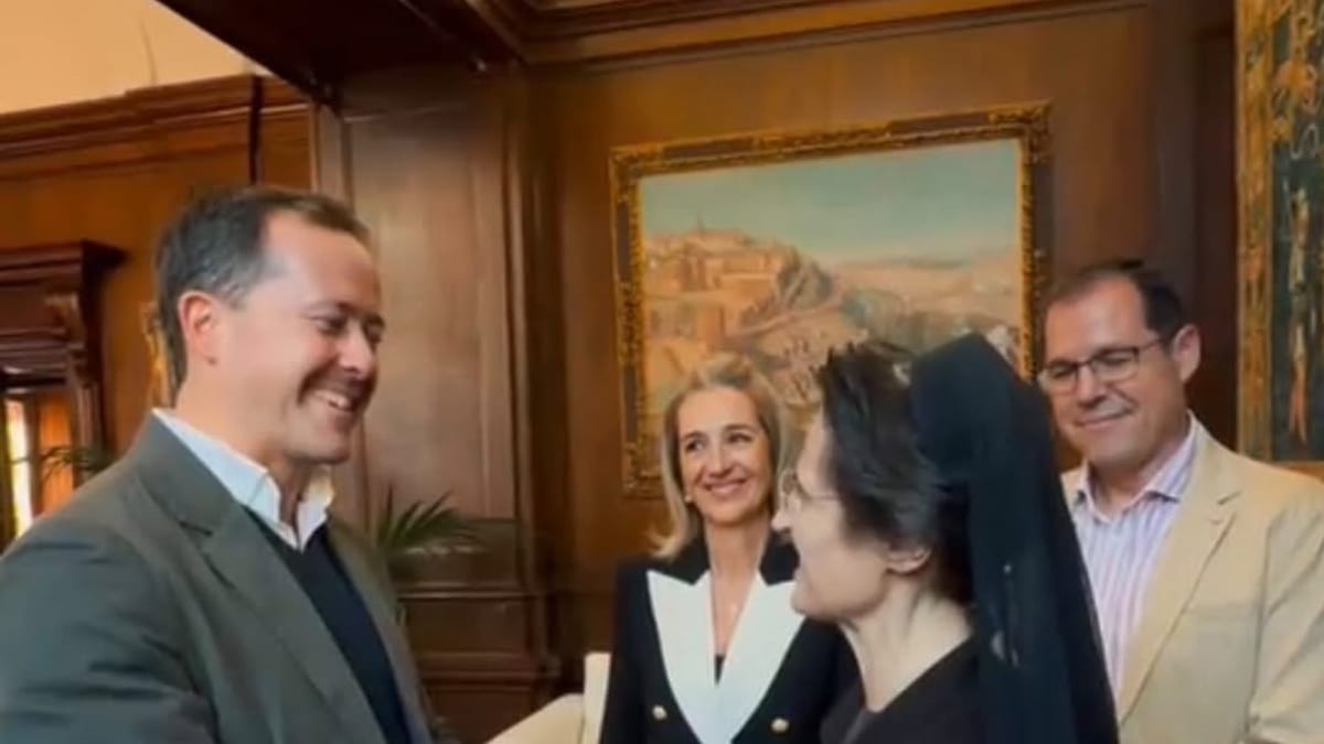 Recepción en el Ayuntamiento de Toledo de Sor Raffaella Petrini, presidenta de la Comisión Pontificia y de la Gobernación del Vaticano, con el alcalde Carlos Velázquez y la vicealcaldesa Inés Cañizares