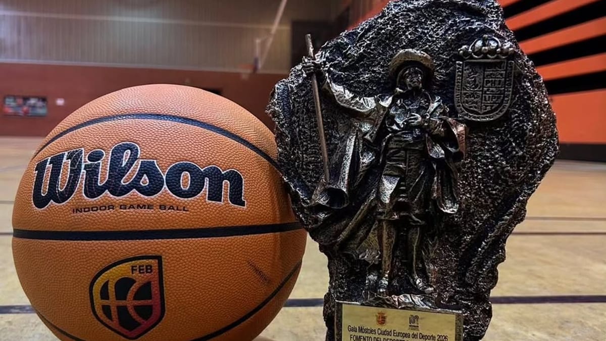 Gala del Deporte de Móstoles con el reconocimiento al C.D.E Baloncesto Ciudad de Móstoles por fomento del deporte base femenino