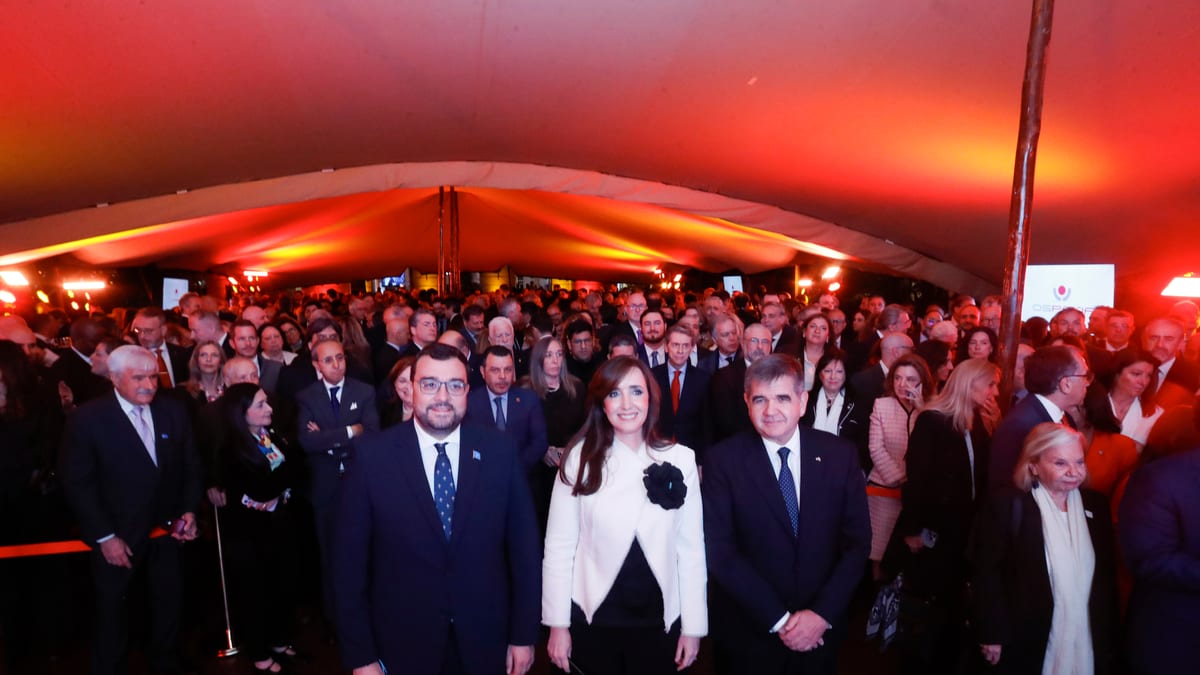 El presidente Adrián Barbón durante la cena en la Embajada de España en Buenos Aires