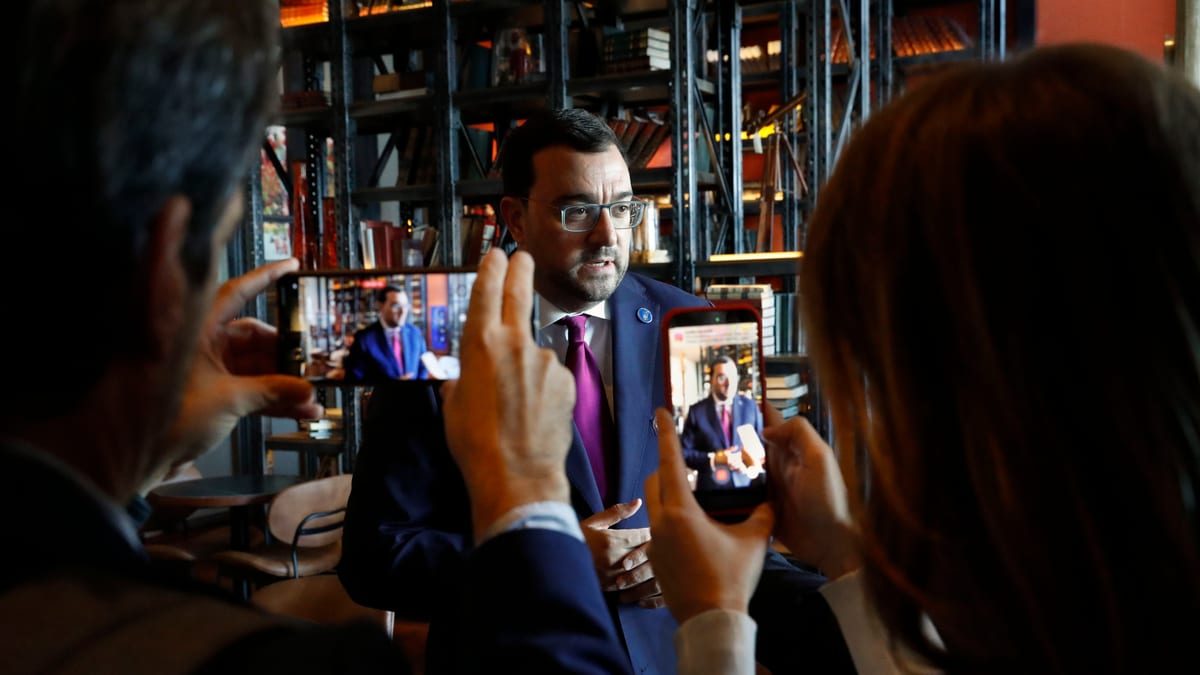 Adrián Barbón, presidente del Principado de Asturias, durante sus declaraciones a medios