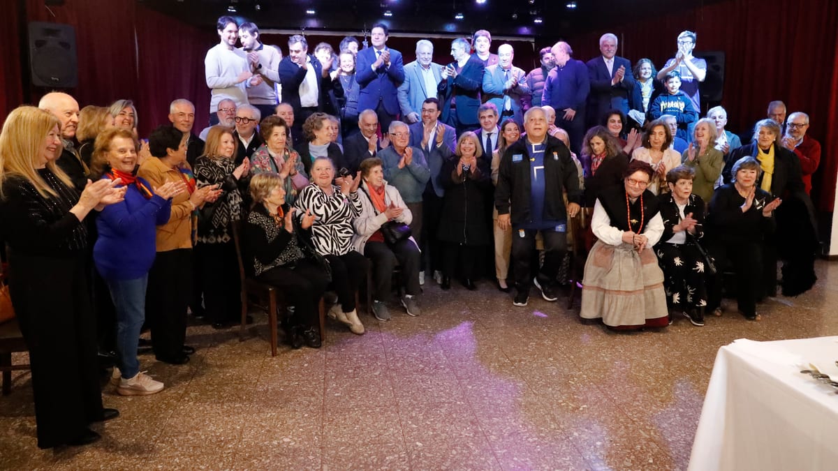 El presidente del Principado de Asturias, Adrián Barbón, durante su visita al Centro Asturiano Cangas del Narcea en Buenos Aires