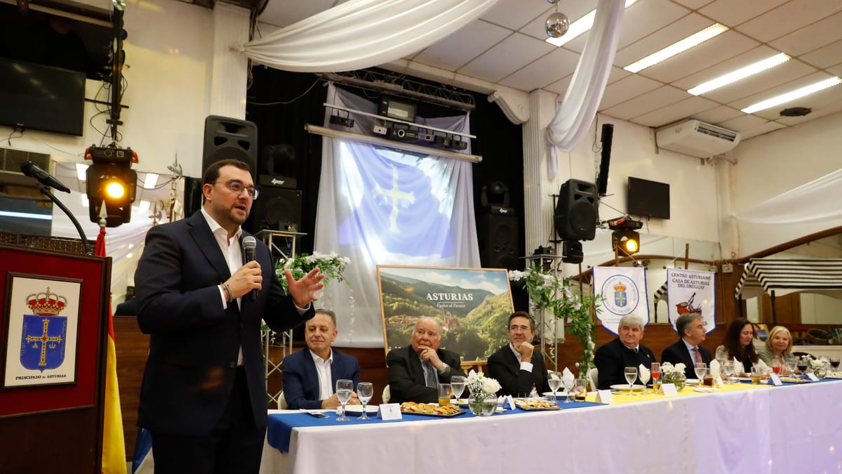 El presidente del Principado de Asturias, Adrián Barbón, durante su visita al Centro Asturiano Casa de Asturias de Montevideo