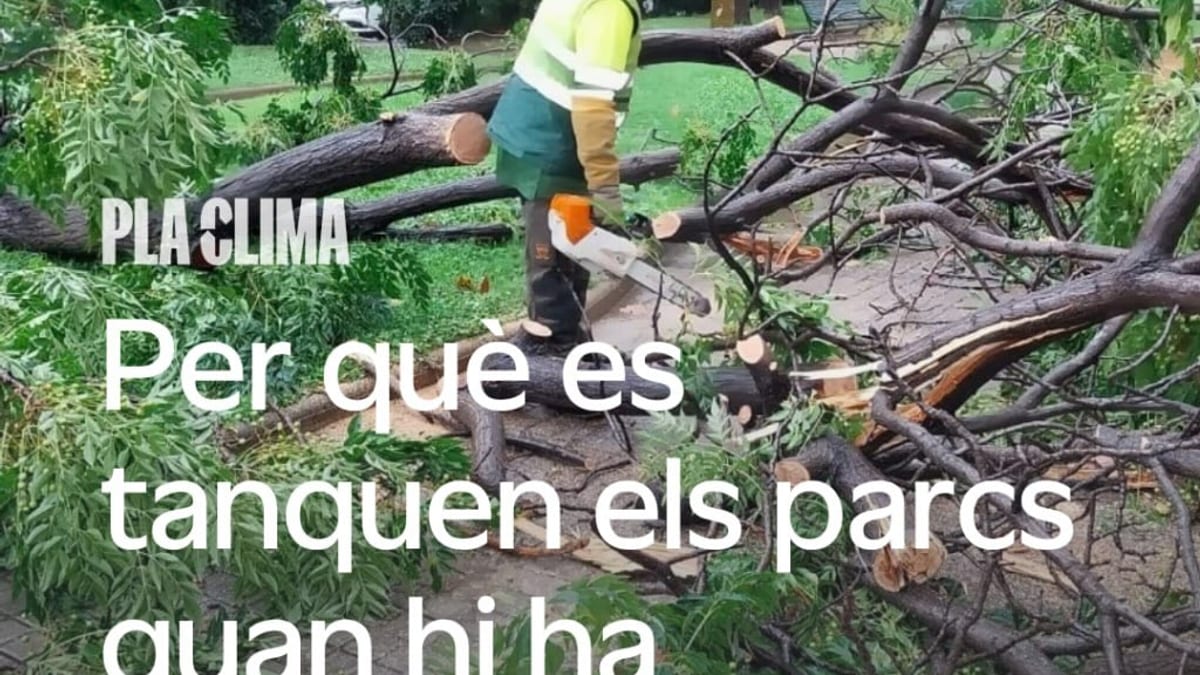 Cartel informativo del Ayuntamiento de Barcelona explicando las razones del cierre preventivo de parques durante tempestades fuertes
