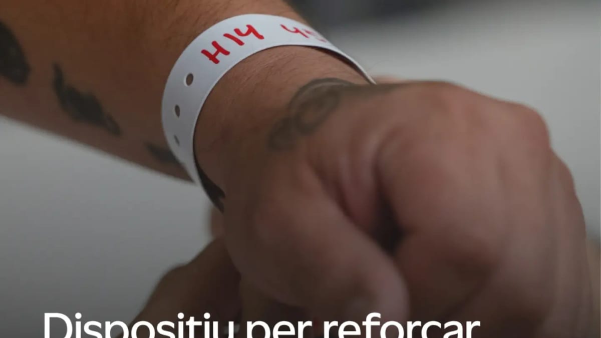 Cartel informativo del dispositivo de refuerzo de atención a personas sin hogar por el temporal en Barcelona