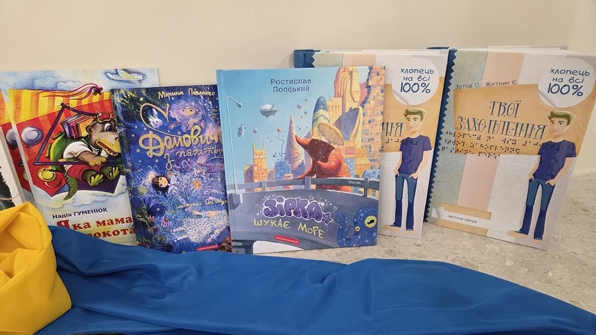 Portadas de libros ucranianos donados a la Biblioteca 5.0 de Castellón, incluyendo obras de literatura infantil y juvenil