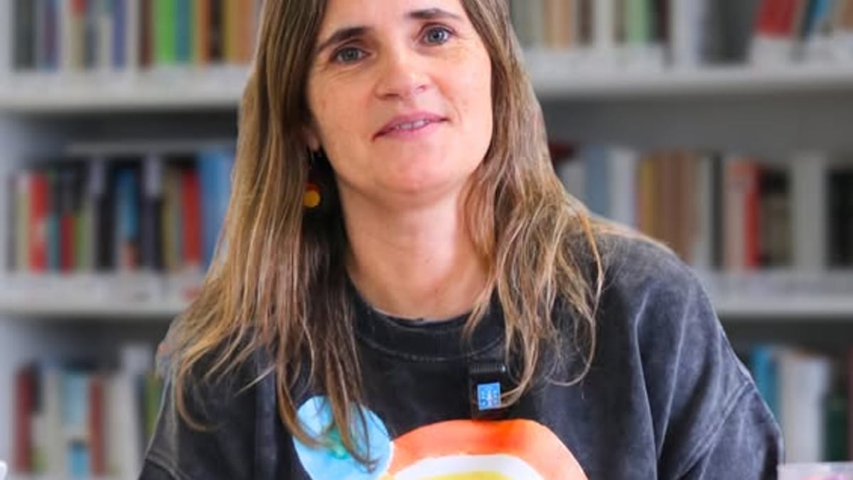 Cartel informativo sobre bibliotecas como espacios de creación comunitaria del IES de Brión, iniciativa de la Xunta de Galicia