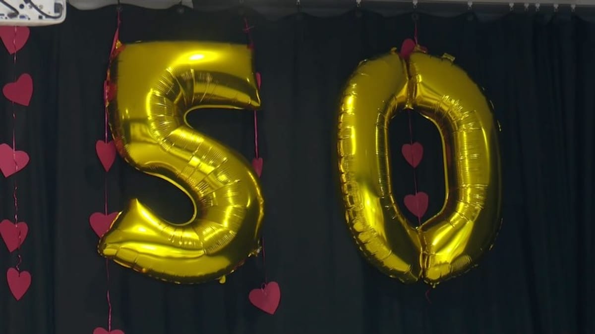 Celebración de Bodas de Oro en el Centro Municipal Gloria Fuertes de San Sebastián de los Reyes con parejas de matrimonios de 50 años