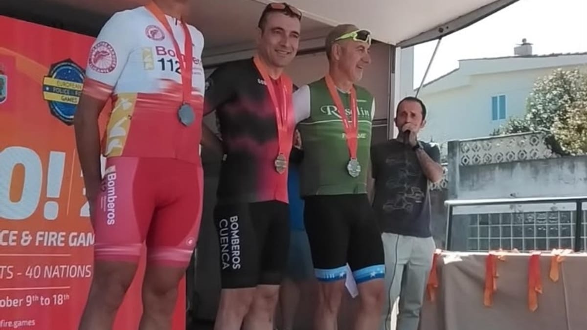 Jesús Valencia Ortega, bombero de Cuenca, con sus medallas de oro y bronce en los XI European Police & Fire Games de Vigo 2026