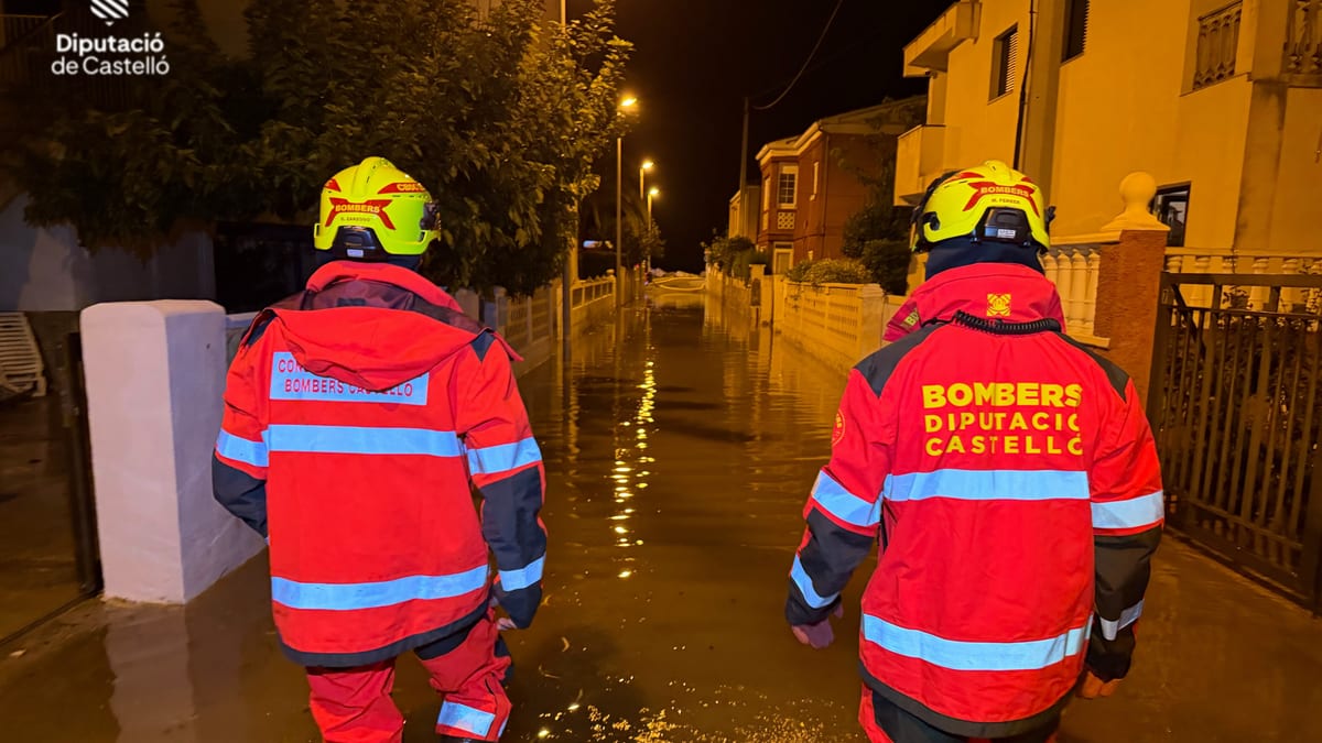 Equipo de Bomberos de la Diputación de Castellón interviniendo durante episodio de lluvias y tormentas