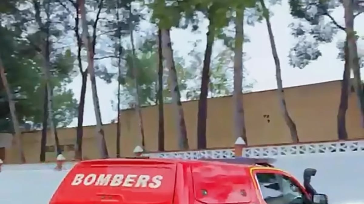 Vehículo de Bombers Castelló con logos de emergencias 112 y S.P.E.I.S. en Oliva