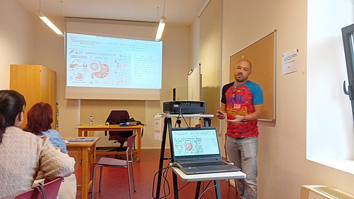 Participantes en el curso de especialización en manejo integral de diabetes tipo 1 en el Centro Cívico San Agustín de Burgos