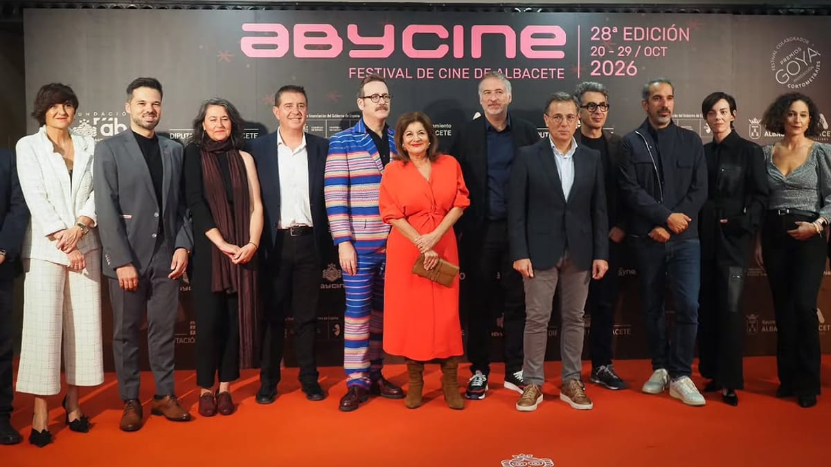 Gala de apertura de la 28ª edición del Festival Internacional de Cine de Albacete con el presidente Santi Cabañero y diputados