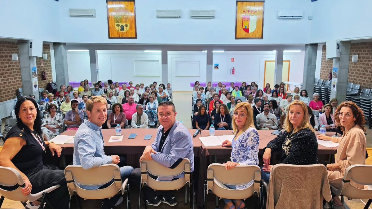 Acto de las XXXIV Jornadas de las Mujeres Rurales de La Manchuela en Cenizate con Santi Cabañero y diputadas provinciales