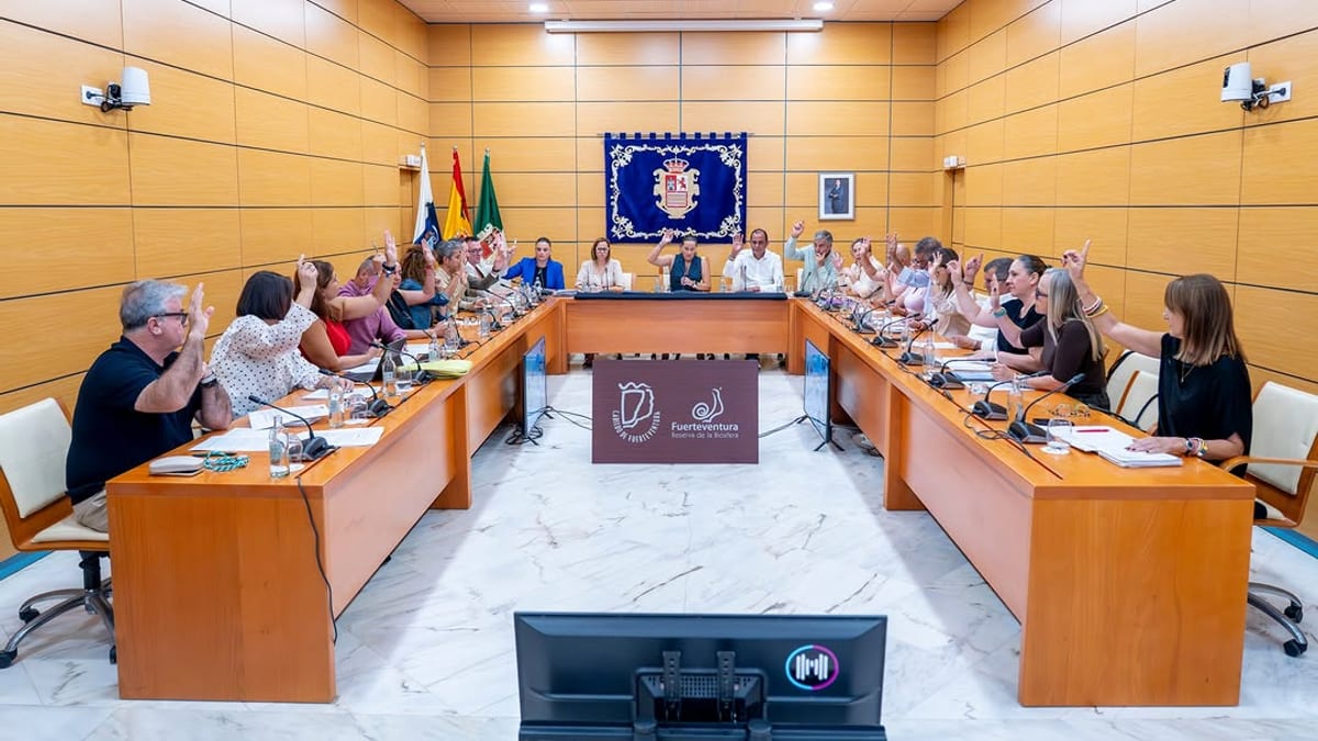 Sesión plenaria del Cabildo de Fuerteventura en la sala de plenos
