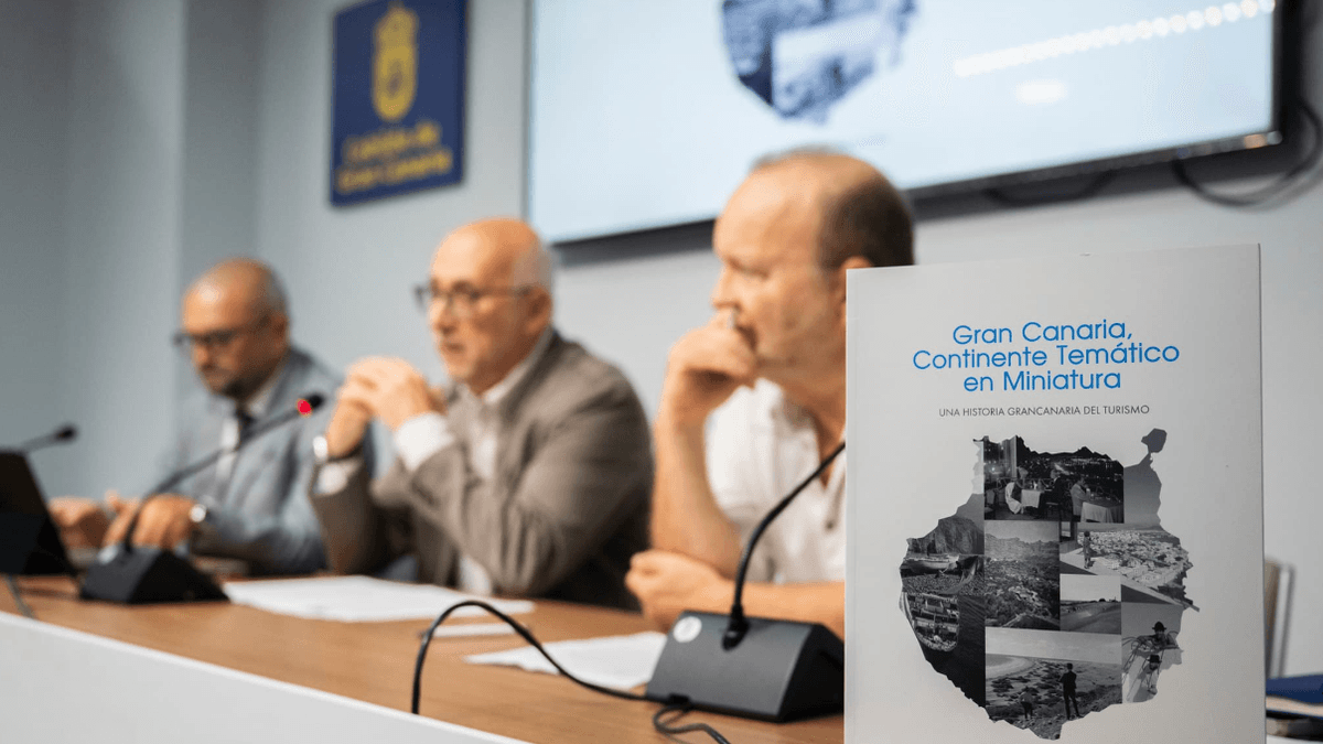 Portada del manual para docentes Una historia grancanaria del turismo, proyecto educativo del Cabildo de Gran Canaria
