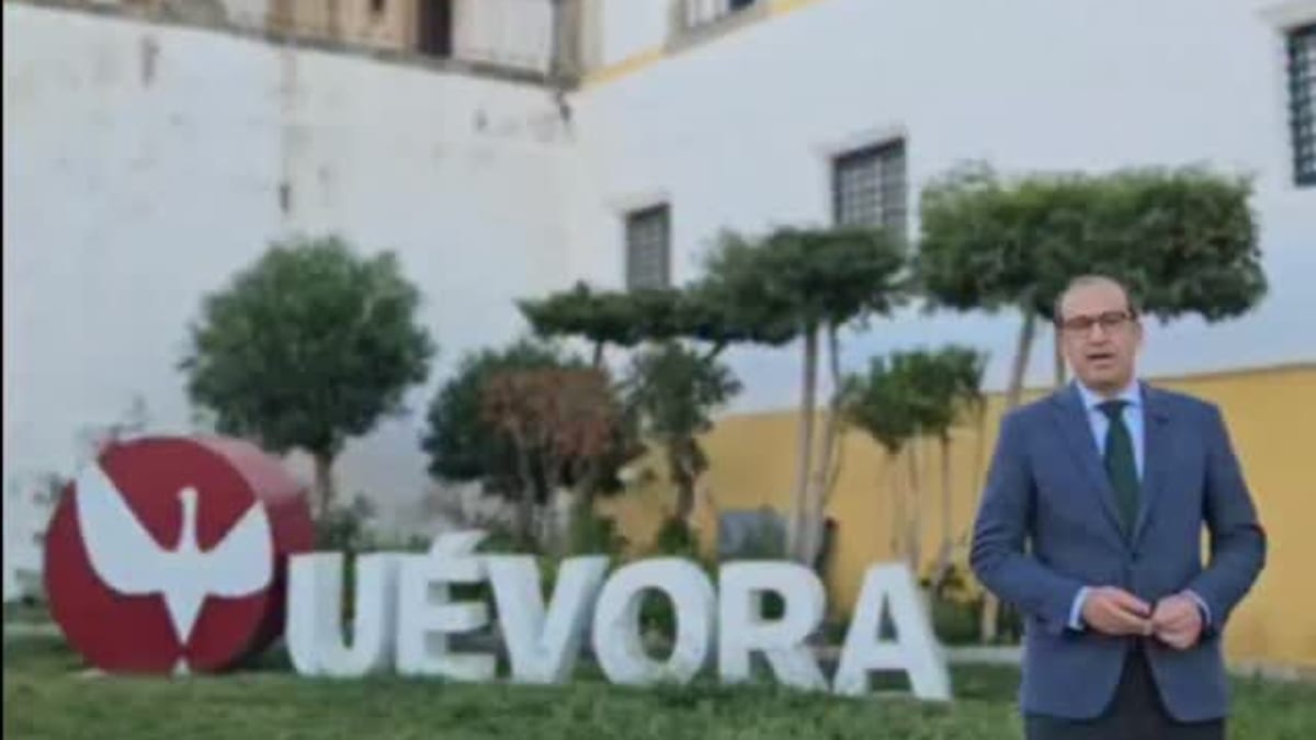 Logo y presentación de la alianza La Frontera de la Cultura en la Universidad de Évora con la participación de Cáceres