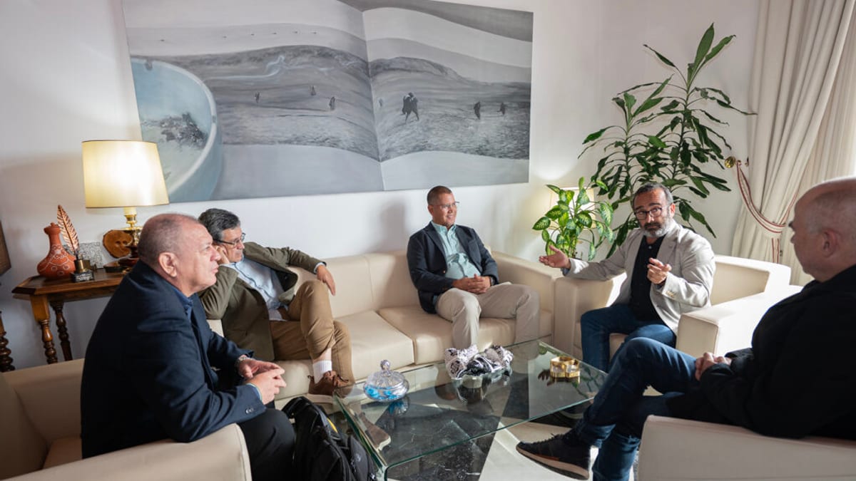Miguel Ángel Morales recibe a la delegación de autoridades y técnicos de la Chiquitanía boliviana en la Diputación de Cáceres