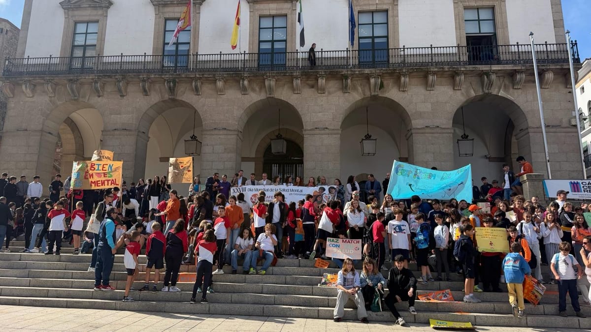 Cartel de la campaña 'Haz match con tu salud mental' del Ayuntamiento de Cáceres
