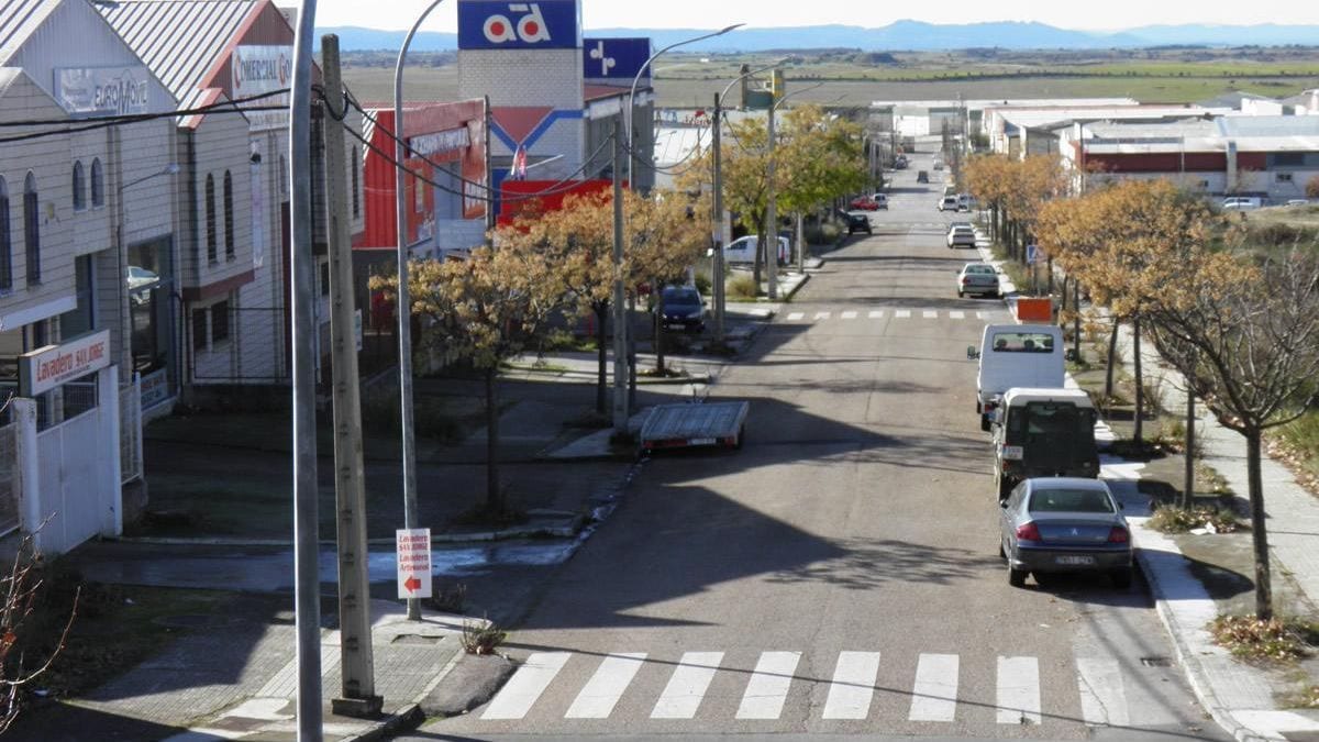Zona de Capellanías II en Cáceres con comercios y vías de acceso al desarrollo industrial