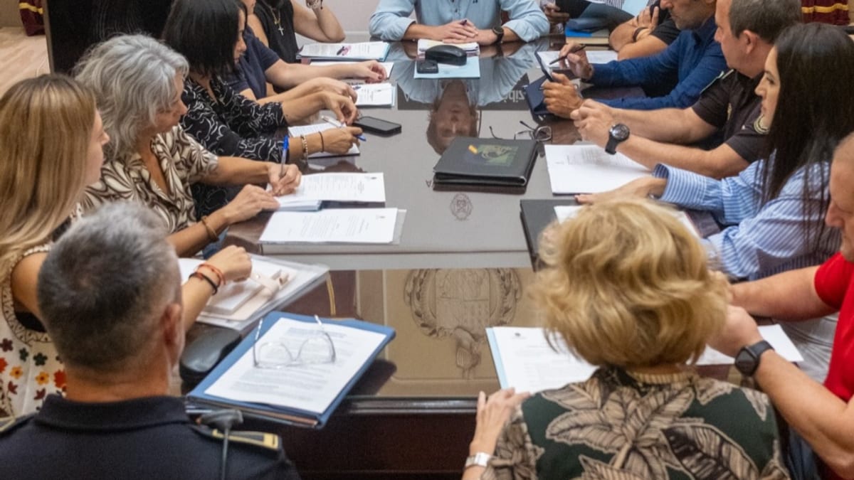 Sesión de la Mesa Municipal de Absentismo Escolar del Ayuntamiento de Cádiz
