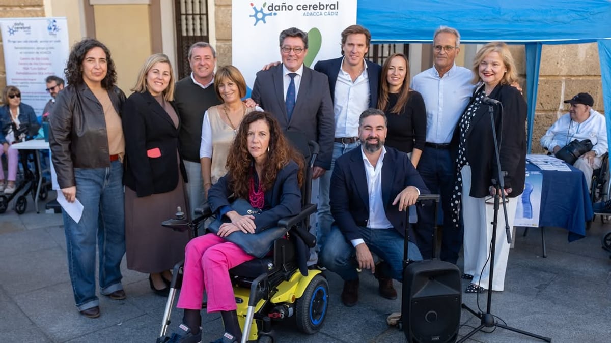 Acto conmemorativo del Día Nacional del Daño Cerebral Adquirido en la plaza de San Juan de Dios de Cádiz