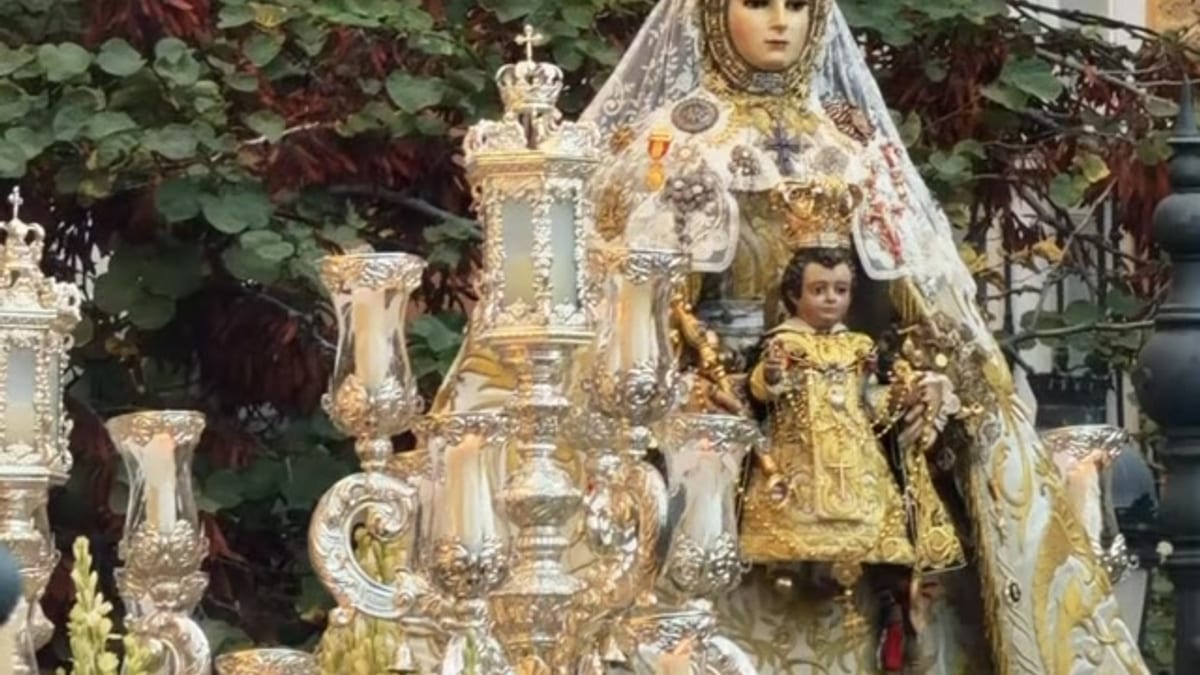 Imagen conmemorativa de la Virgen del Carmen, patrona de marineros y madre de todos los gaditanos