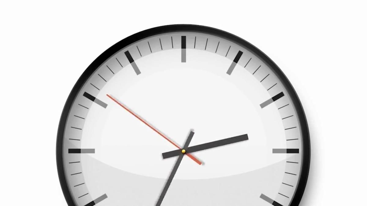 Cartel informativo del Ayuntamiento de Illescas sobre el cambio de hora: 'En la madrugada del sábado al domingo, a las tres serán las dos'