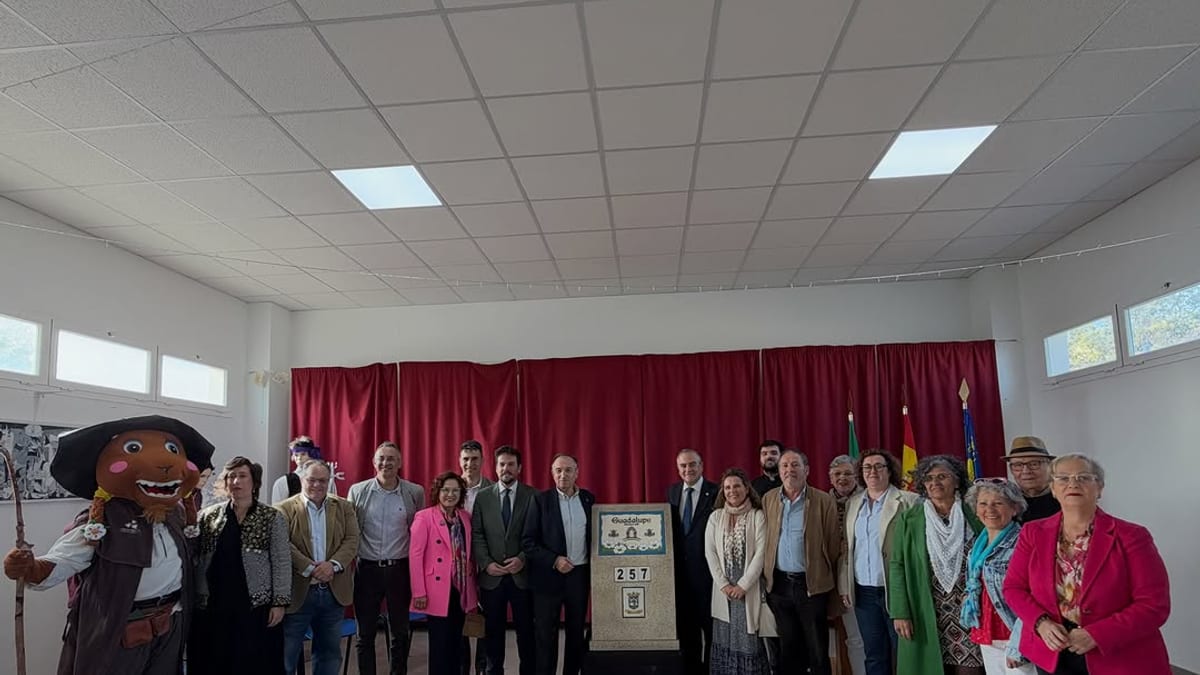 Placa conmemorativa del hito 257 del Camino Real de Guadalupe en Villar del Pedroso