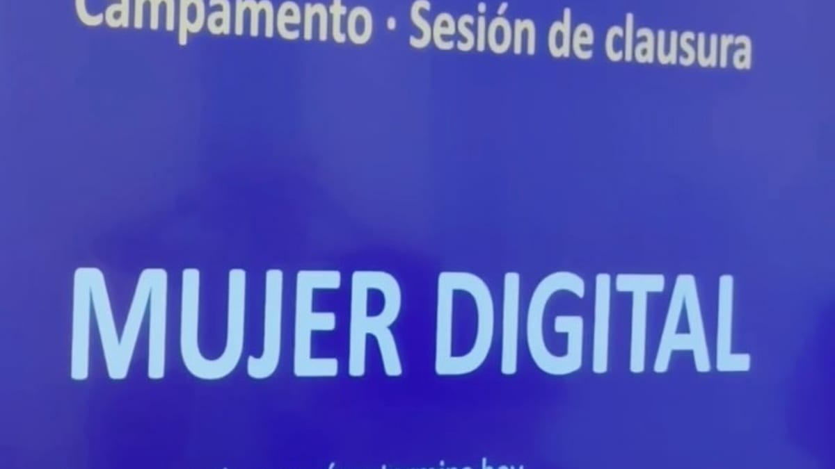 Encuentro de clausura del campamento Mujer Digital en los Depósitos de Tabaco de Cádiz con emprendedoras y profesionales de Unión UATAE Andalucía