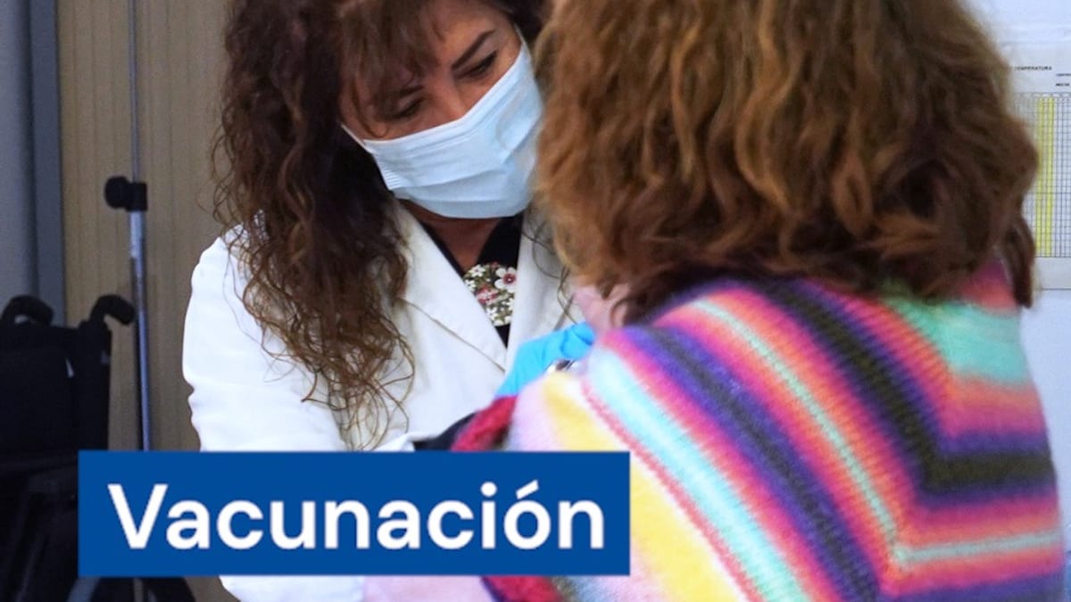 Vicealcaldesa de Madrid visitando centro municipal de vacunación contra gripe y COVID